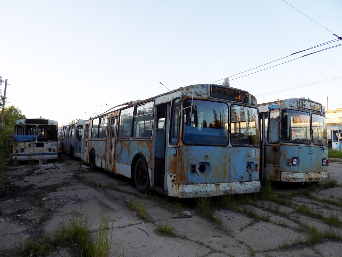 Новочебоксарск, ЗиУ-682 (УРТТЗ) № 1094; Новочебоксарск, ЗиУ-682Г [Г00] № 1085; Новочебоксарск, ЗиУ-682 (УРТТЗ) № 1098