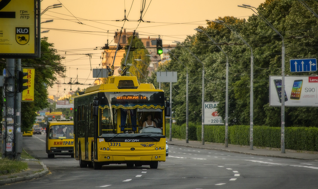 Киев, Богдан Т70110 № 3371 Киев, Богдан Т70110 № 3371