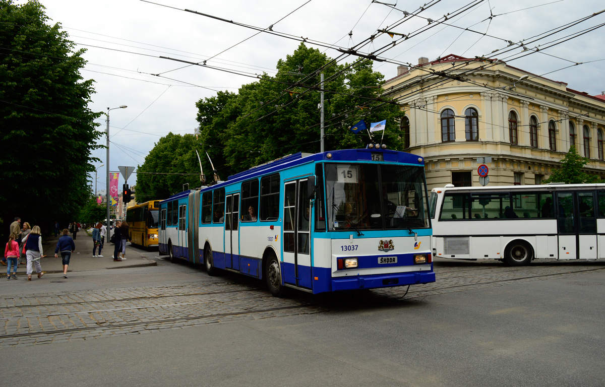 Рига, Škoda 15Tr02/6 № 13037