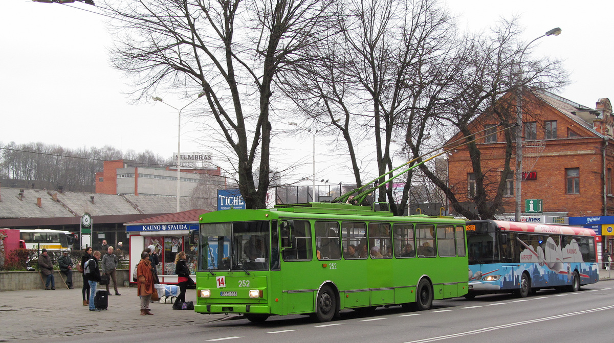 Каунас, Škoda 14Tr02 № 252