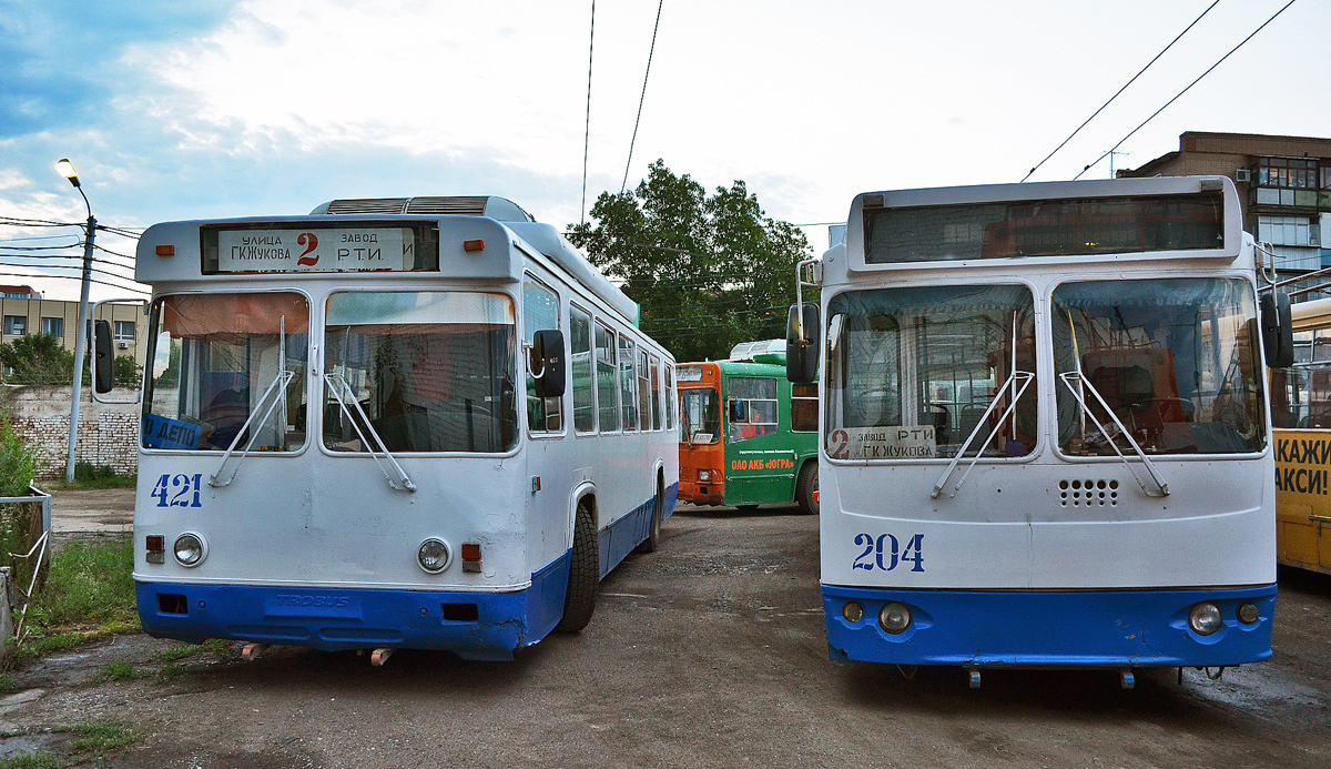 Оренбург, БТЗ-5276-04 № 421; Оренбург, ЗиУ-682Г-016.02 № 204