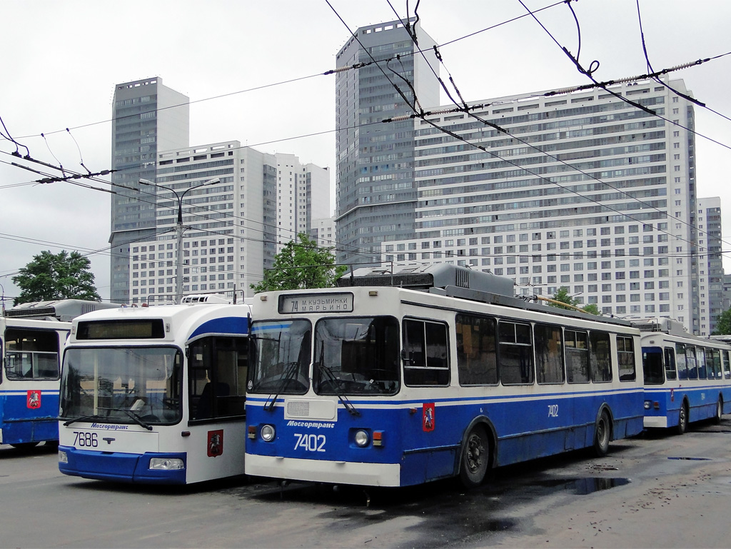 Москва, ЗиУ-682ГМ1 (с широкой передней дверью) № 7402