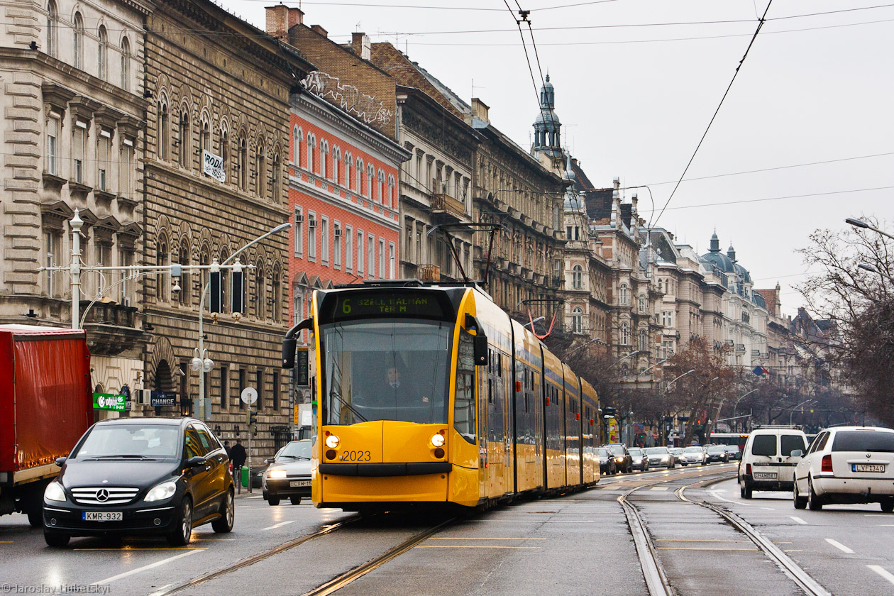 Будапешт, Siemens Combino Supra NF12B № 2023