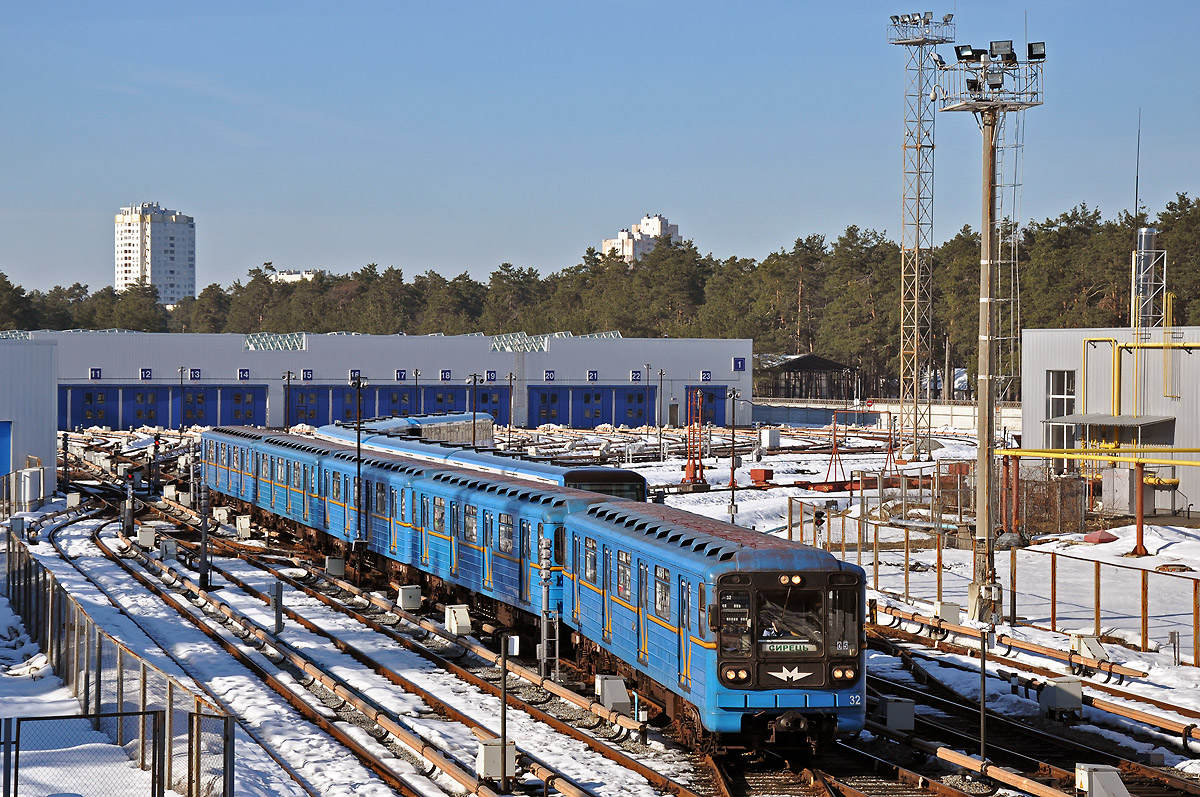 Киев, 81-717.5 (ММЗ/МВМ) № 0213