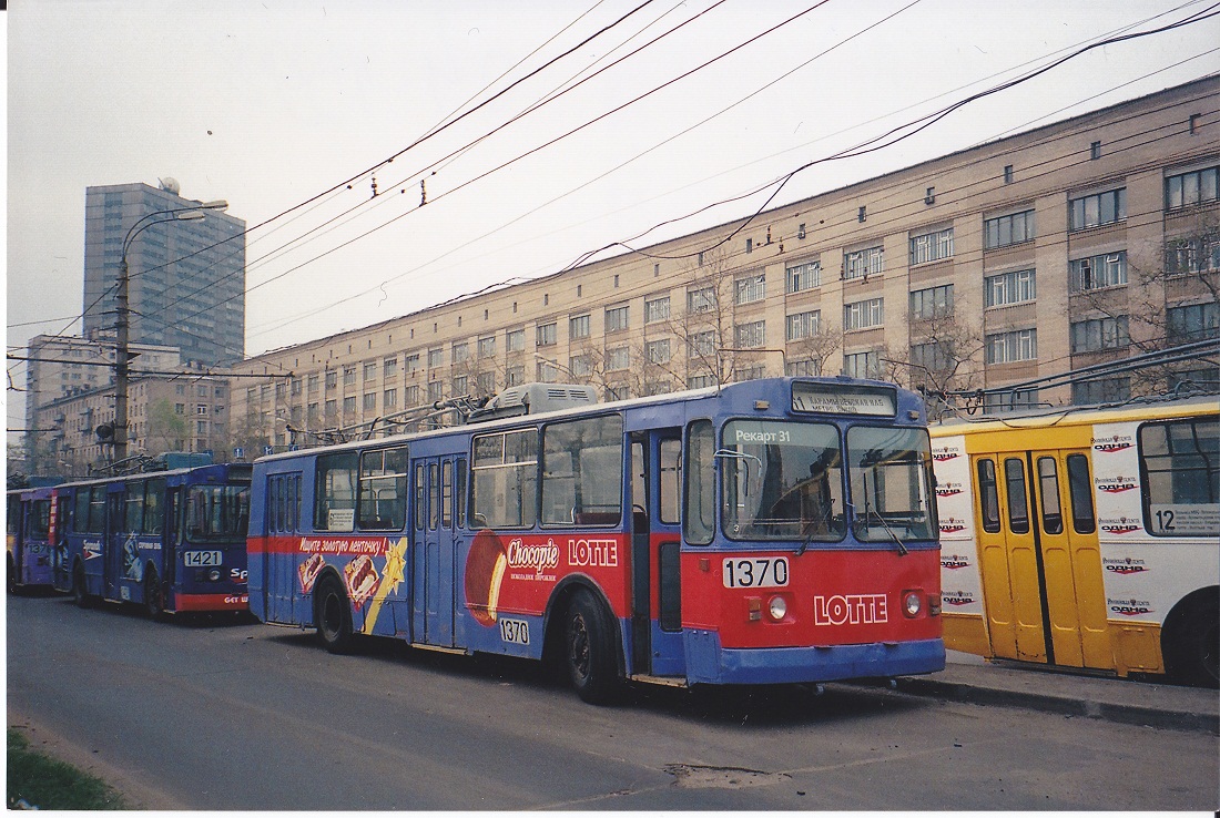 Москва, ЗиУ-682В-012 [В0А] № 1421; Москва, ЗиУ-682В-012 [В0А] № 1370