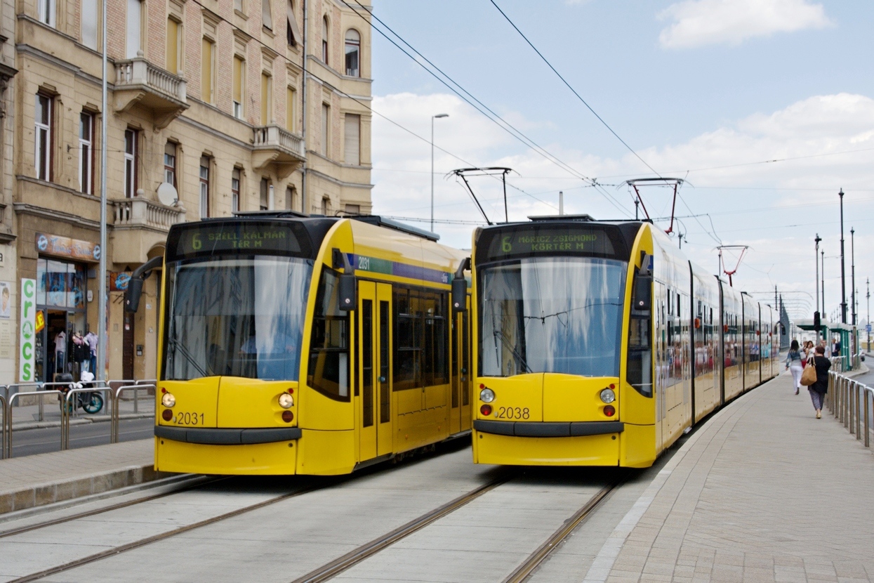 Будапешт, Siemens Combino Supra NF12B № 2031; Будапешт, Siemens Combino Supra NF12B № 2038