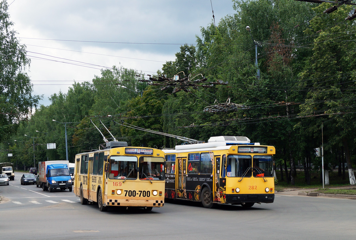 Йошкар-Ола, ЗиУ-682В № 169; Йошкар-Ола, БТЗ-5276-04 № 282