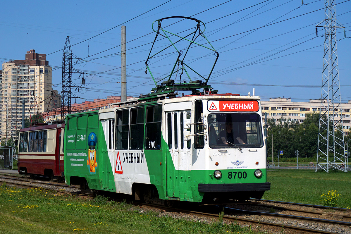 Санкт-Петербург, ЛМ-68М № 8700