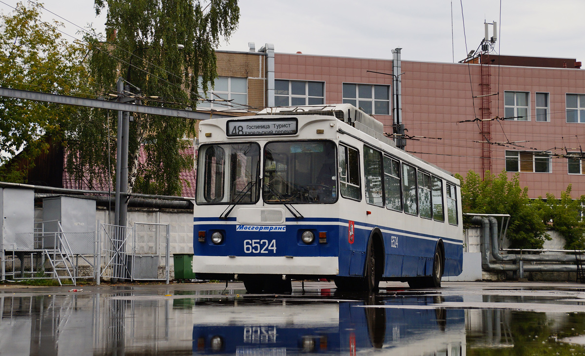 Moskva, ZiU-682GM1 (with double first door) č. 6524 Moskva, ZiU-682GM1 (with double first door) č. 6524