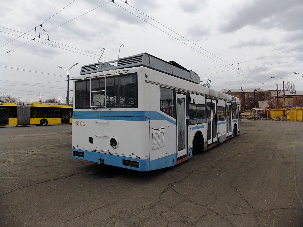 Киев, ЮМЗ E186 № 4802