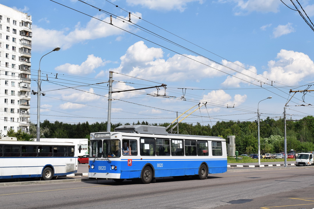 Москва, ЗиУ-682ГМ1 (с широкой передней дверью) № 8820