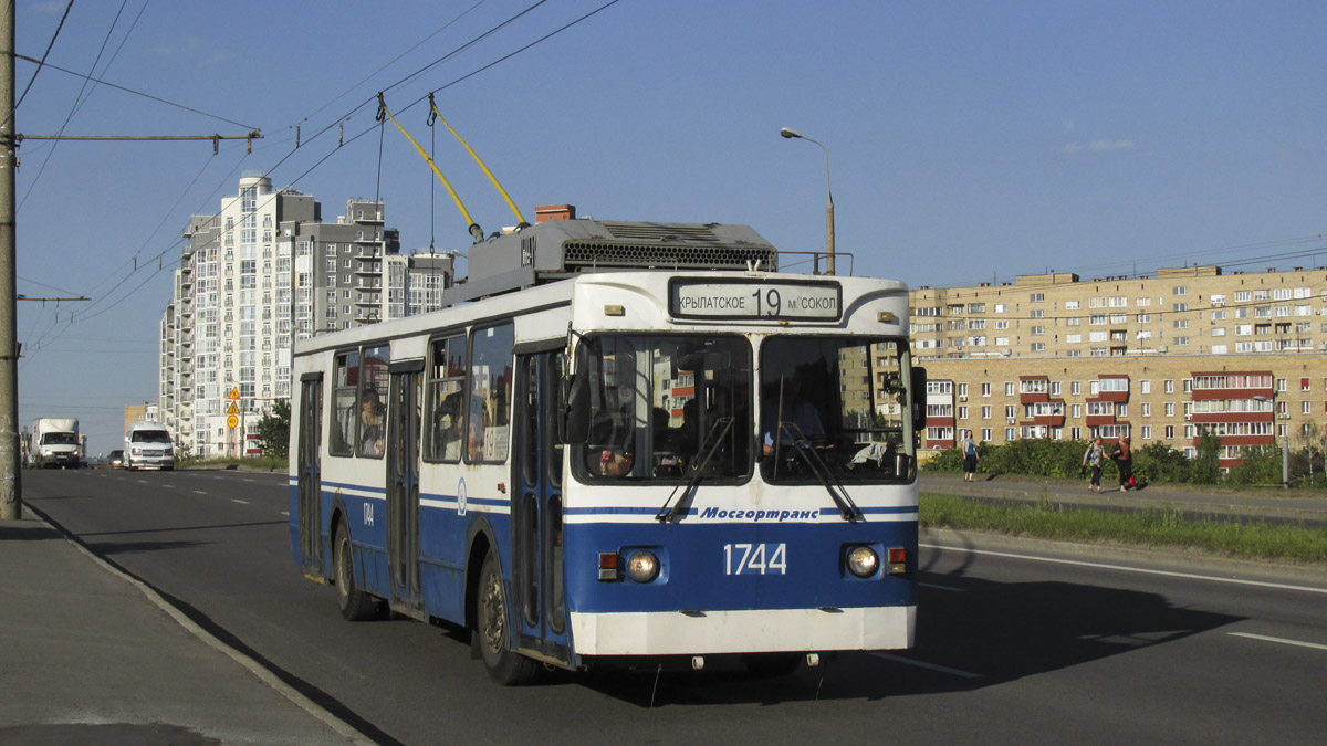 Москва, ЗиУ-682ГМ1 (с широкой передней дверью) № 1744