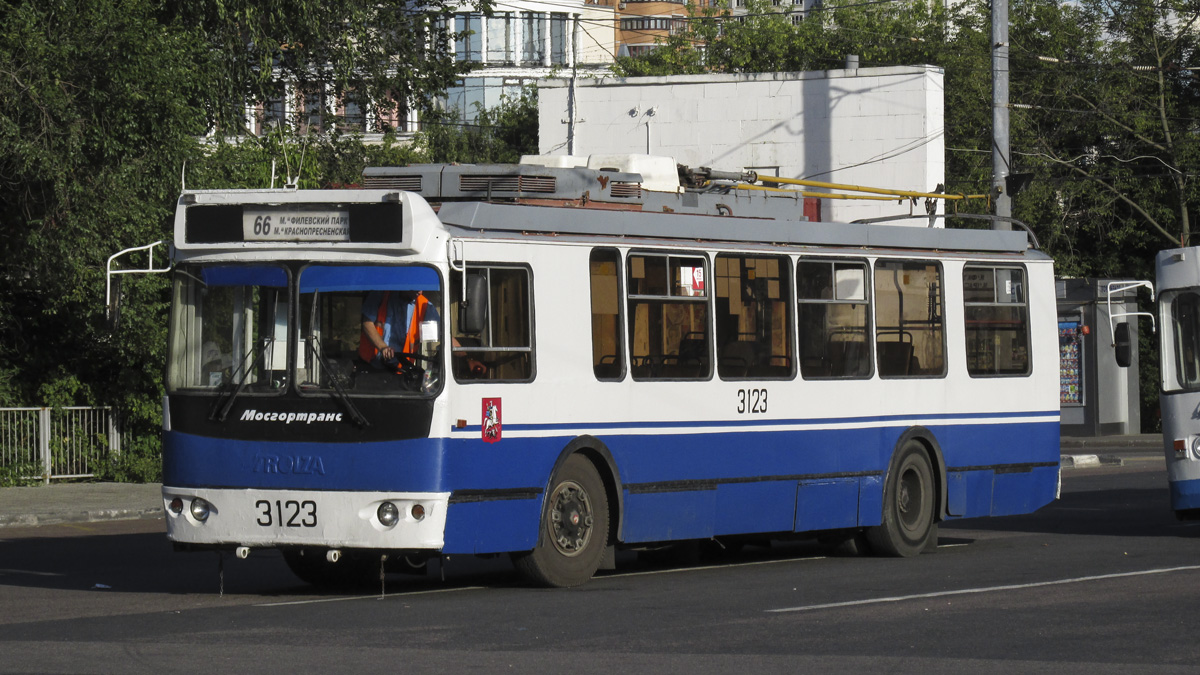 Москва, ЗиУ-682Г-016.02 (с широкой 1-й дверью) № 3123