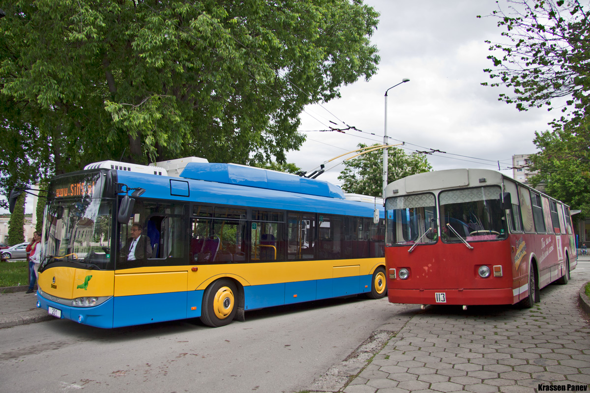 Плевен, Škoda 26Tr Solaris III № 201; Плевен, ЗиУ-682УП НРБ № 113 (01138); Плевен — Официальная презентация новые  троллейбусы Škoda 26Tr