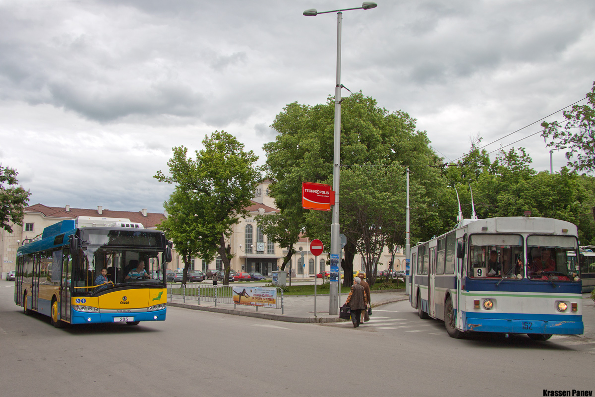 Pleven, Škoda 26Tr Solaris III N°. 205; Pleven, ZiU-682UP PRB N°. 162 (01624); Pleven — Official presentation of the new Škoda 26Tr trolleybuses