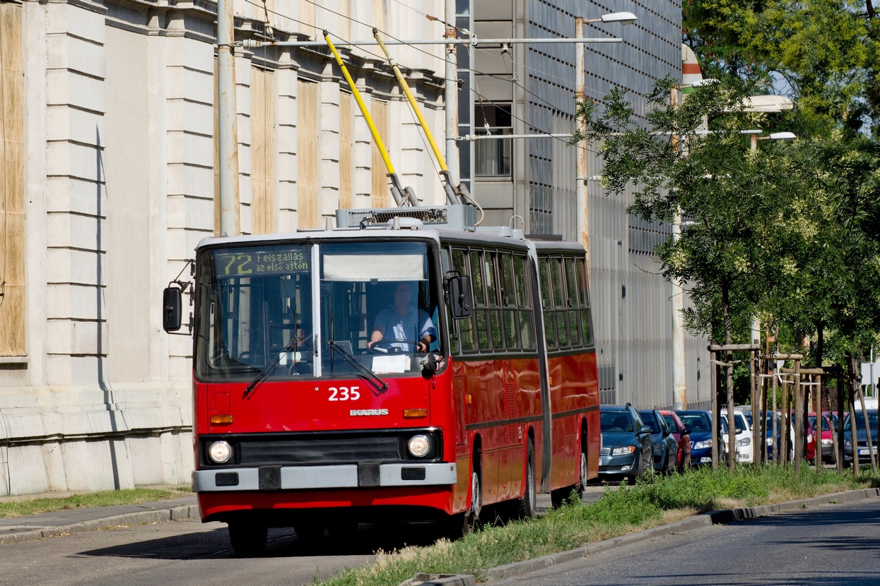 Budapest, Ikarus 280.94 Nr. 235