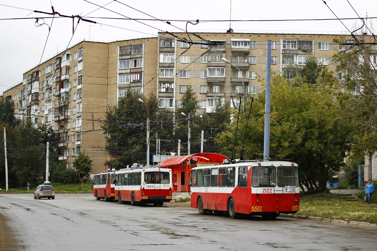 Ижевск, ЗиУ-682Г [Г00] № 2122; Ижевск, ВМЗ-5298-22 № 1360