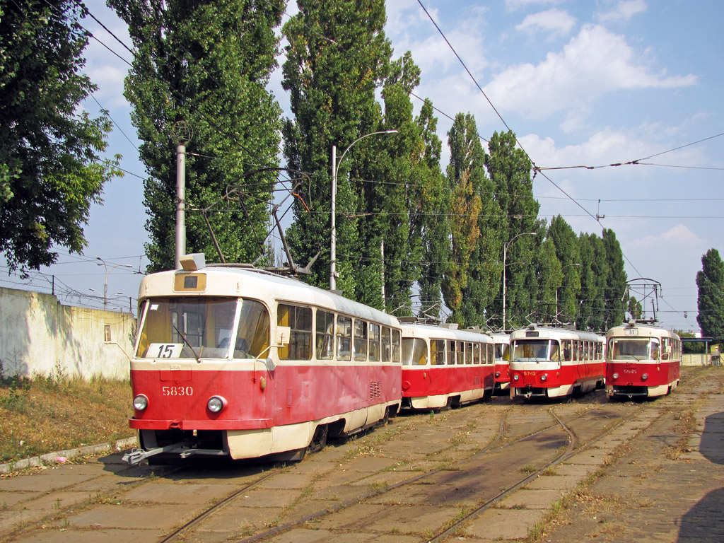 Kyjev, Tatra T3SU č. 5830; Kyjev, Tatra T3SU č. 5742; Kyjev, Tatra T3SU č. 5545