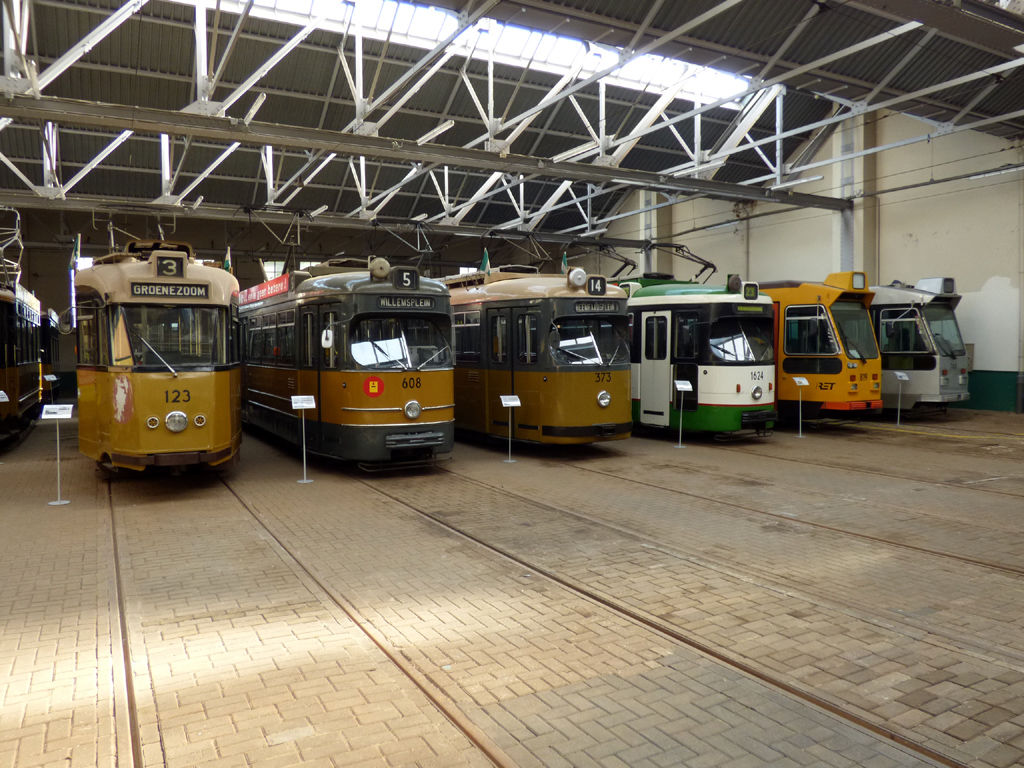 Роттердам, Четырёхосный моторный Allan № 123; Роттердам, Werkspoor GT6 № 608; Роттердам, Duewag GT8 № 373; Роттердам, Werkspoor GT8 № 1624; Роттердам, Duewag ZGT6 № 819; Роттердам, Duewag ZGT6 № 749