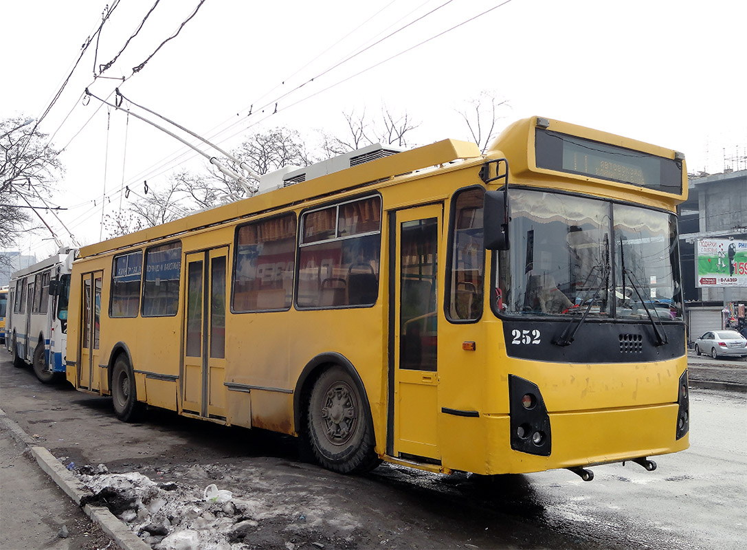 Владивосток, ЗиУ-682Г-016.02 № 252