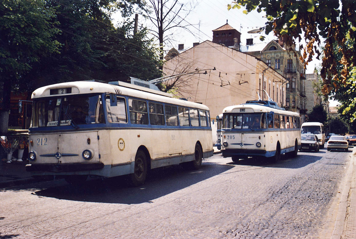 Черновцы, Škoda 9TrH27 № 212; Черновцы, Škoda 9TrH25 № 205