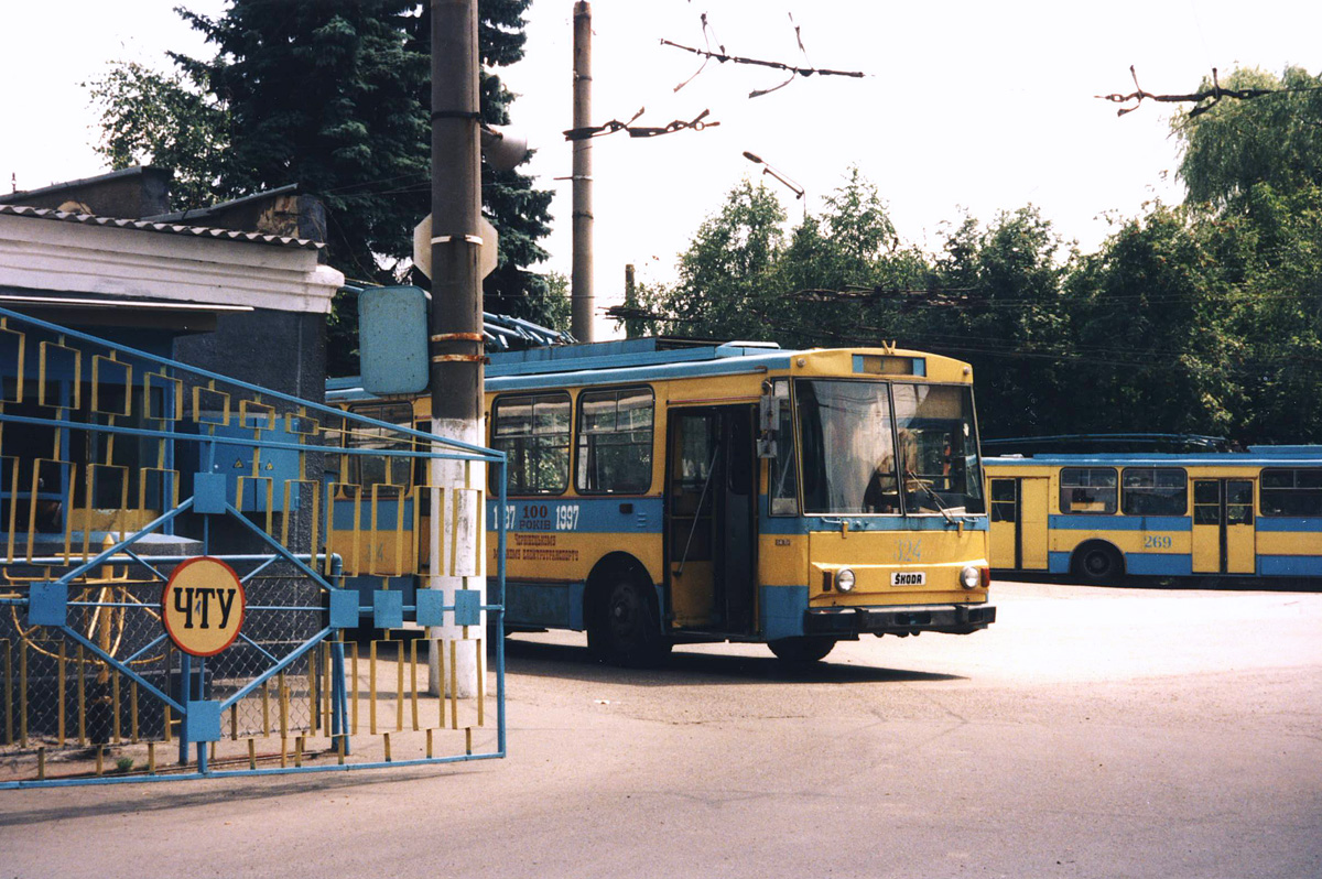 Черновцы, Škoda 14Tr89/6 № 324; Черновцы, Škoda 14Tr02/6 № 269; Черновцы — Old photos (1992-2000)