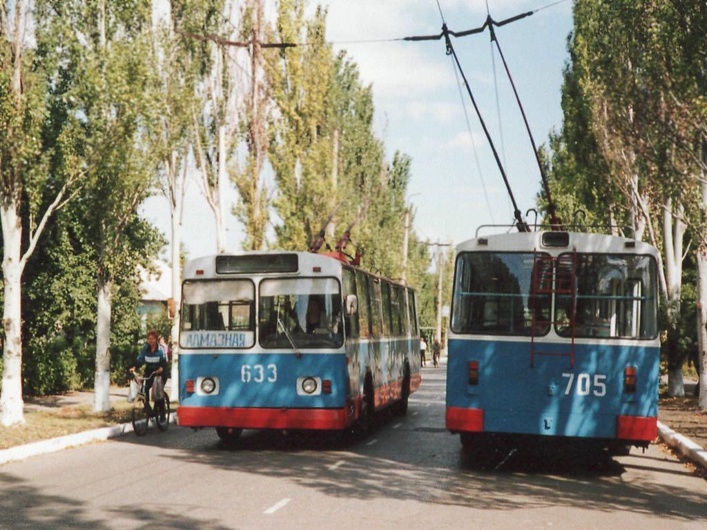 Доброполье, ЗиУ-682ГН № 633; Доброполье, ЗиУ-682В-012 [В0А] № 705