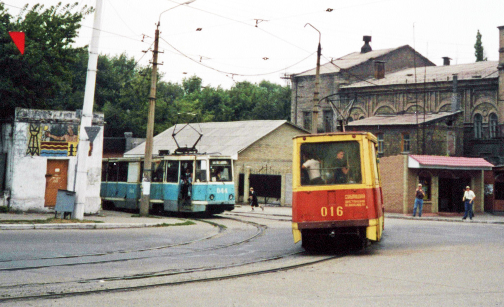 Єнакієве, 71-605 (КТМ-5М3) № 044; Єнакієве, 71-605 (КТМ-5М3) № 016