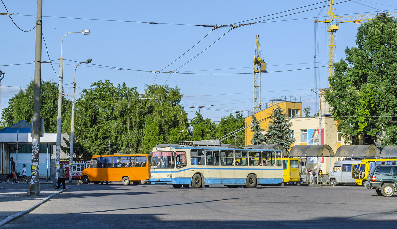 Ровно, ЮМЗ Т2 № 121