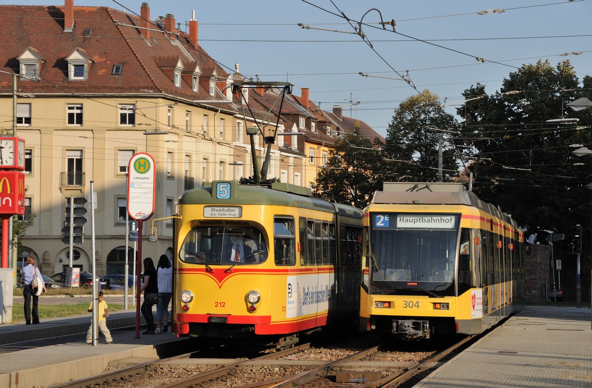 Карлсруэ, Waggon-Union GT8 № 212; Карлсруэ, Duewag GT8-70DN № 304