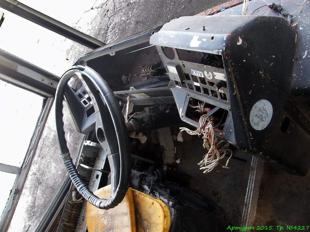 Киев, ЮМЗ Т2 № 4227