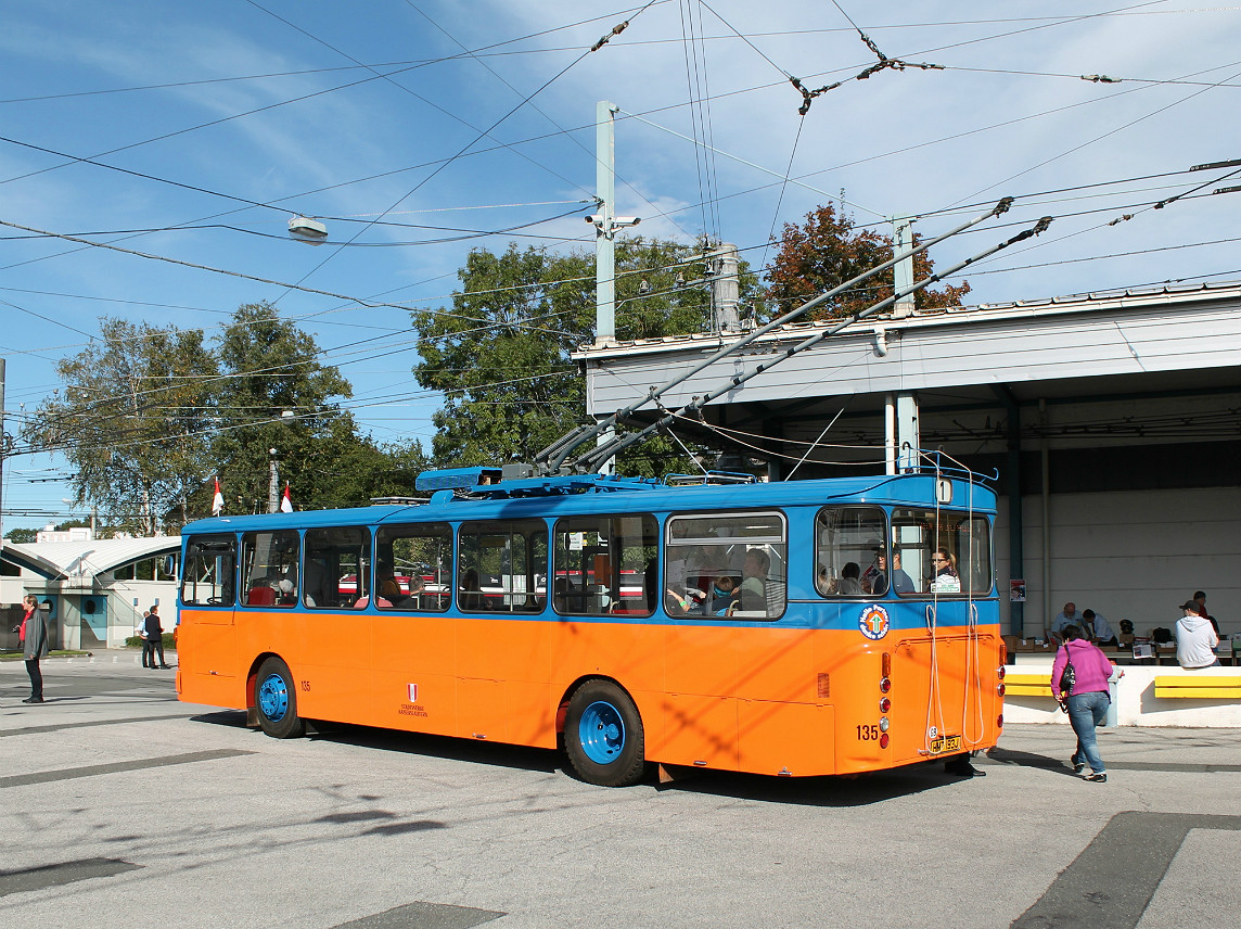 Лоустофт, Mercedes-Benz O305T № 135