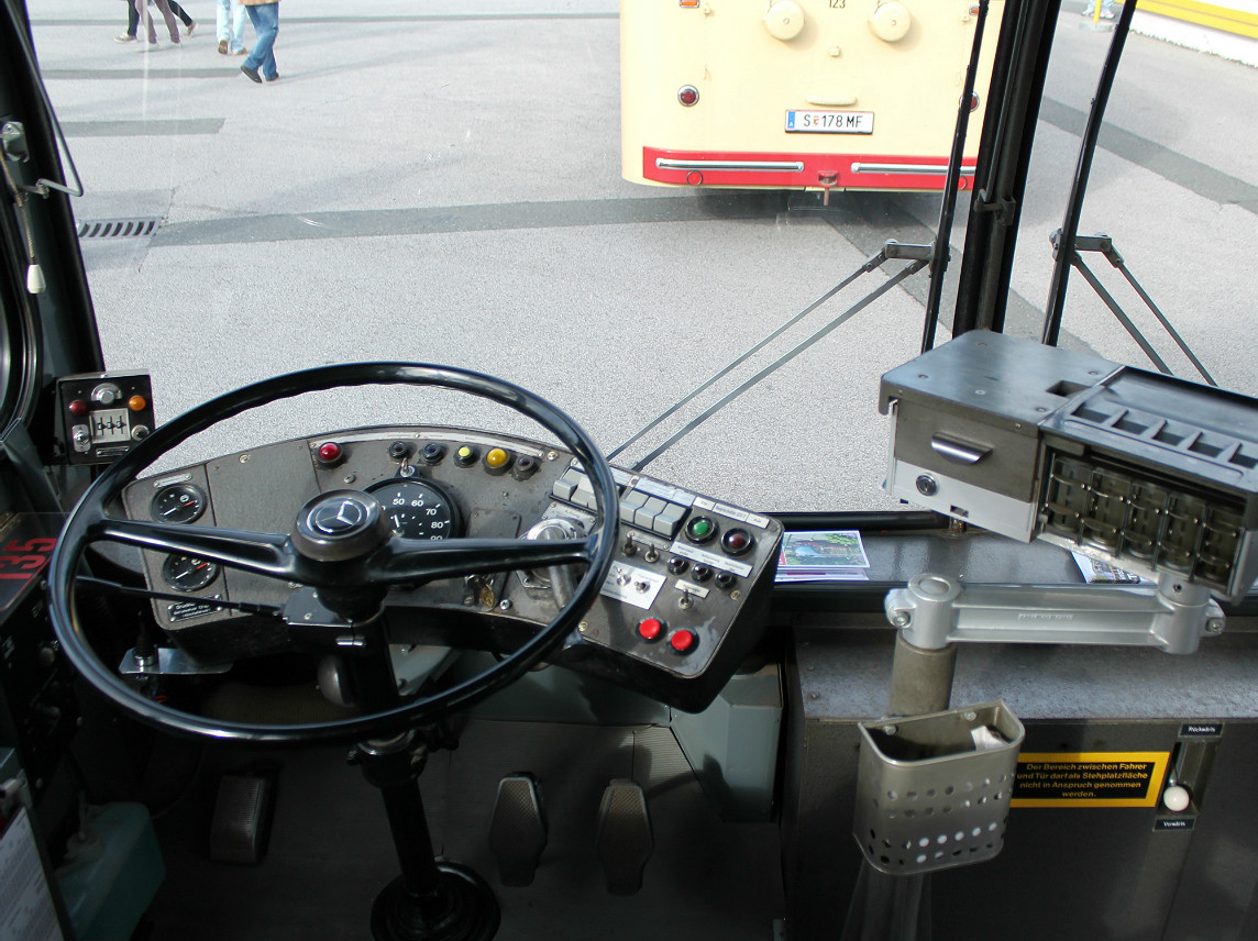 Лоустофт, Mercedes-Benz O305T № 135