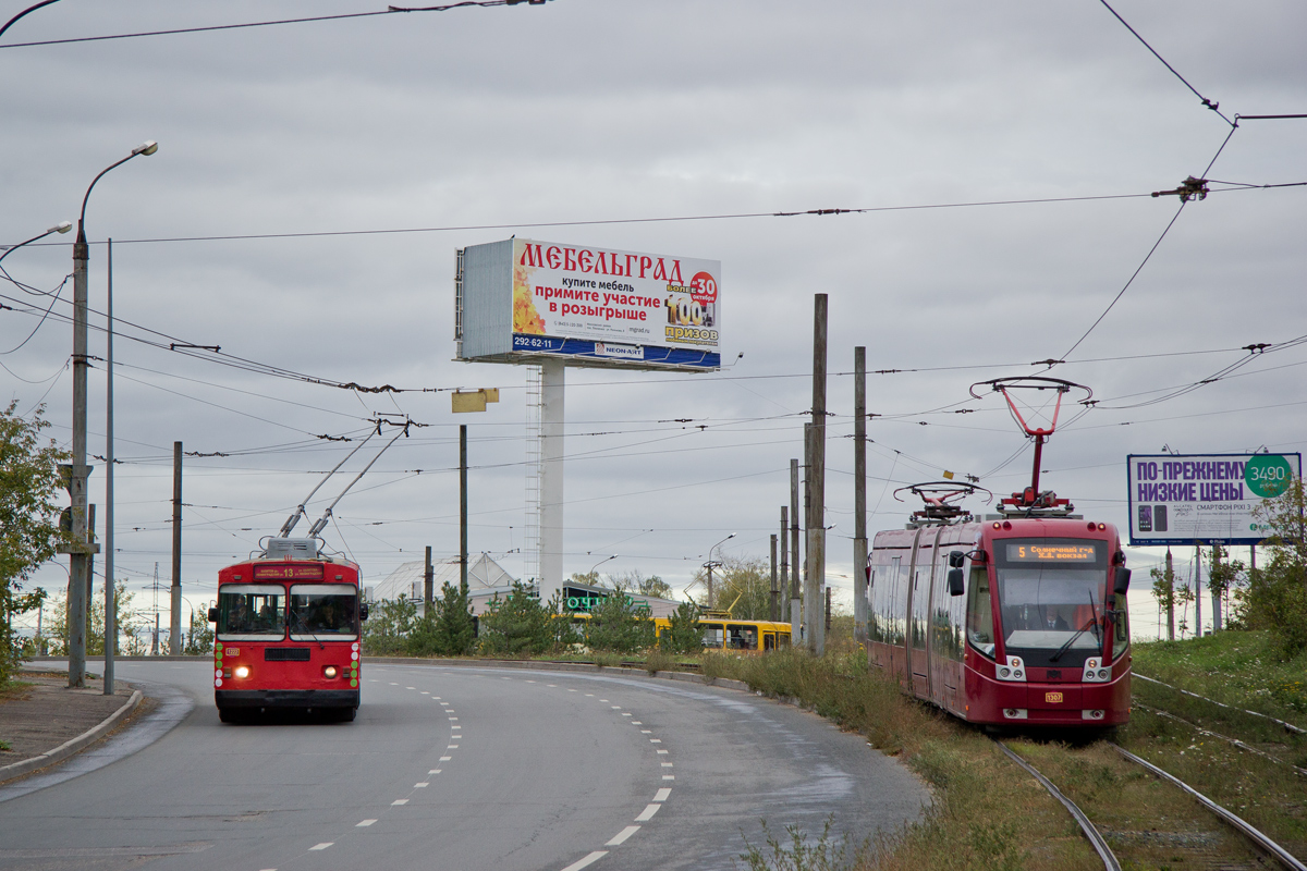 Kazan, ZiU-682V [V00] Br. 1222; Kazan, BKM 84300M Br. 1307