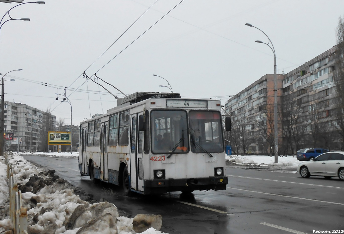 Киев, ЮМЗ Т2 № 4223 Киев, ЮМЗ Т2 № 4223