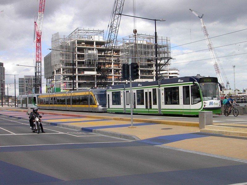 Мельбурн, Bombardier Eurotram (Flexity Outlook) № 018; Мельбурн, Siemens Combino D1 Class № 3502