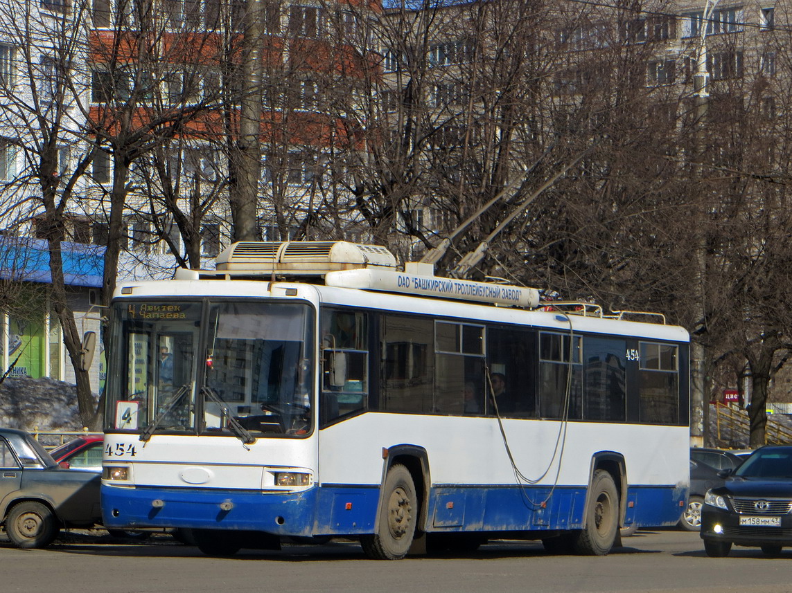 Киров, БТЗ-52767Р № 454