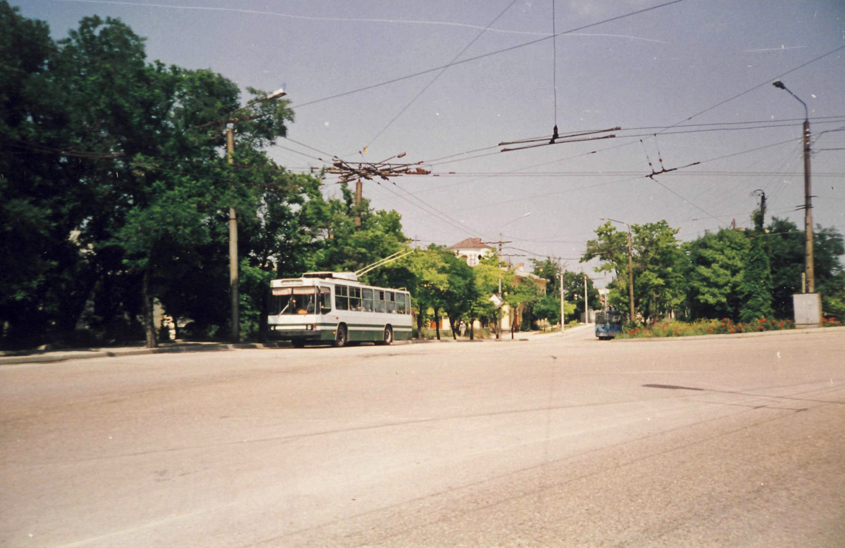 Севастополь, ЮМЗ Т2 № 2402