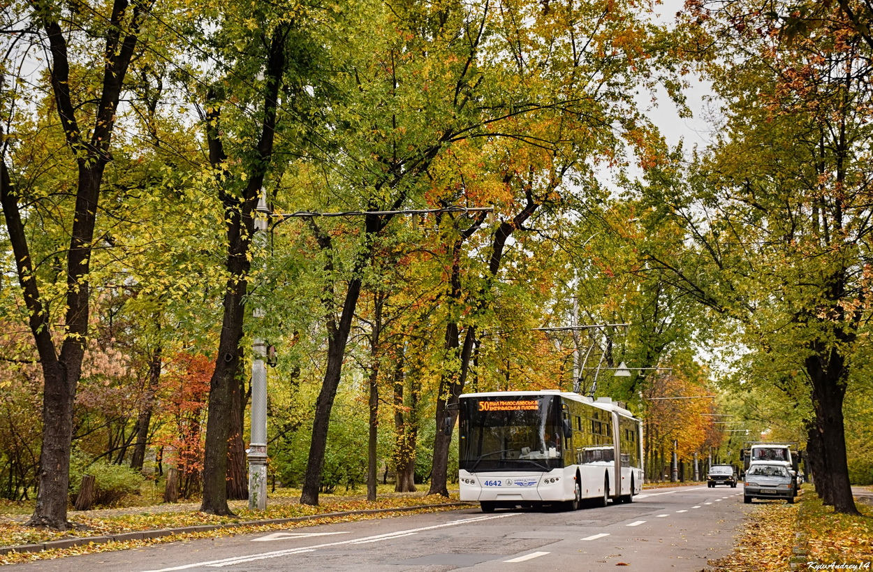 Киев, ЛАЗ E301D1 № 4642