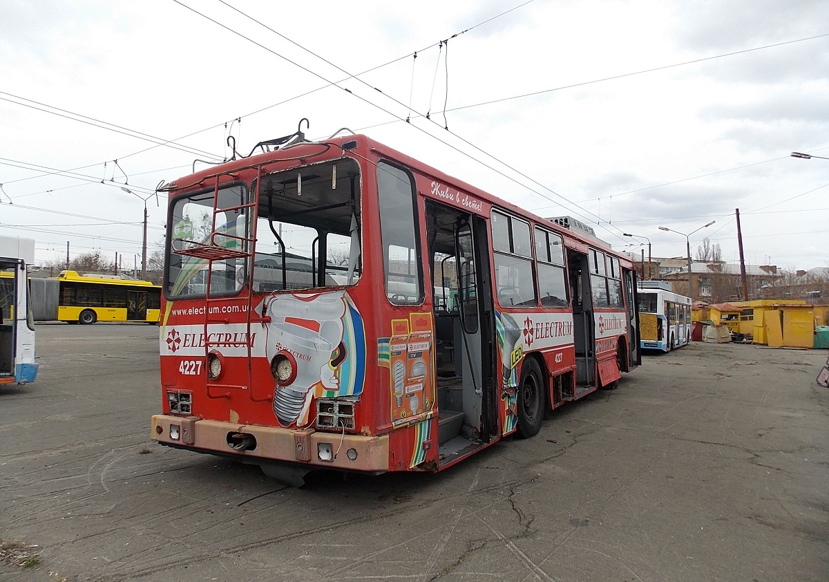 Киев, ЮМЗ Т2 № 4227