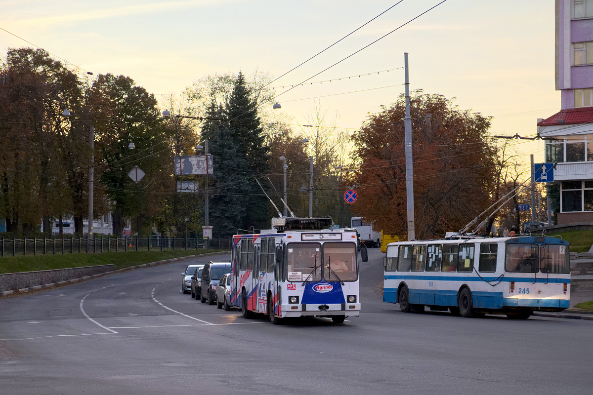 Сумы, ЮМЗ Т2 № 034; Сумы, ЗиУ-682В-012 [В0А] № 245