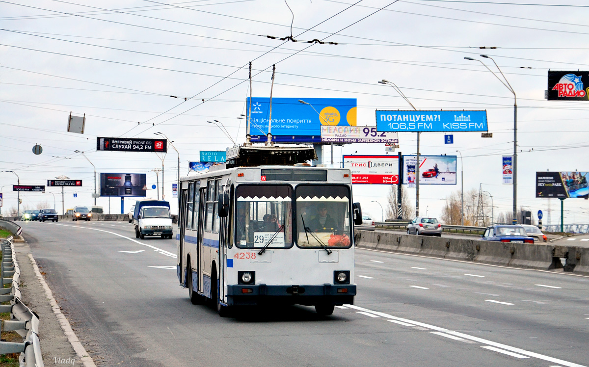 Киев, ЮМЗ Т2 № 4238