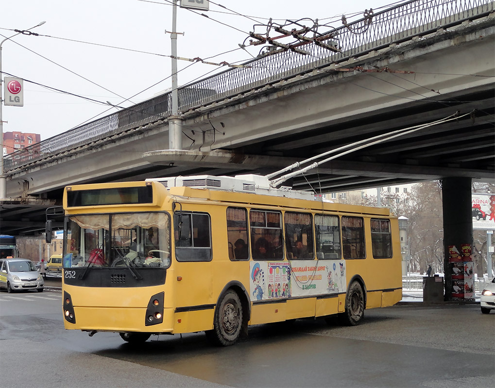 Владивосток, ЗиУ-682Г-016.02 № 252