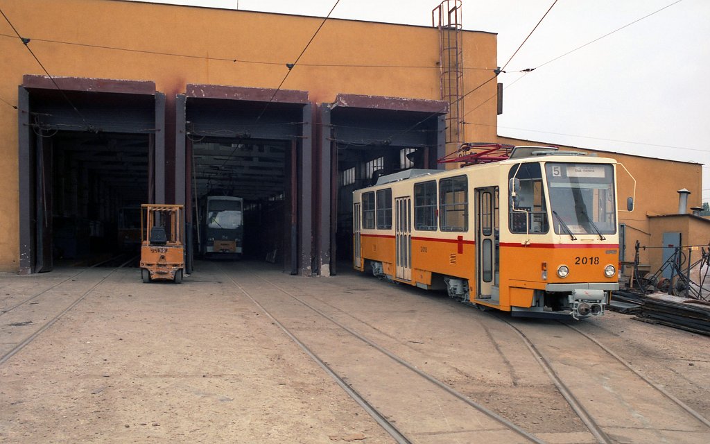 София, Tatra T6A2B № 2018; София — Исторически снимки — Трамвайни мотриси (1990–2010); София — Трамвайное депо: [2] Красна поляна