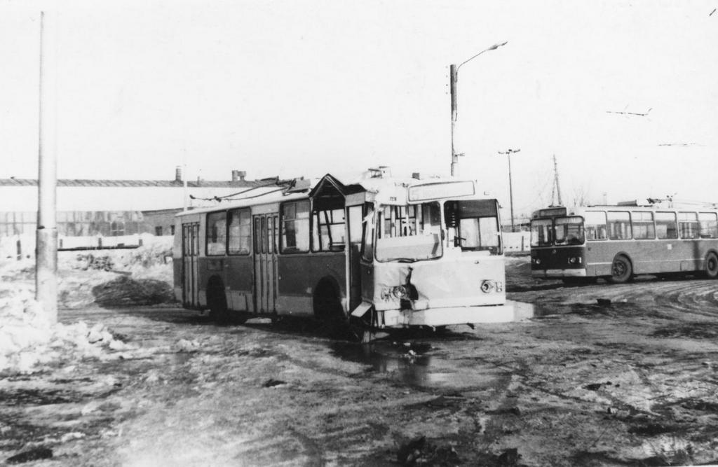 Караганда, ЗиУ-682В-012 [В0А] № 68; Караганда — Старые фотографии (до 2000 г.); Караганда — Троллейбусный парк