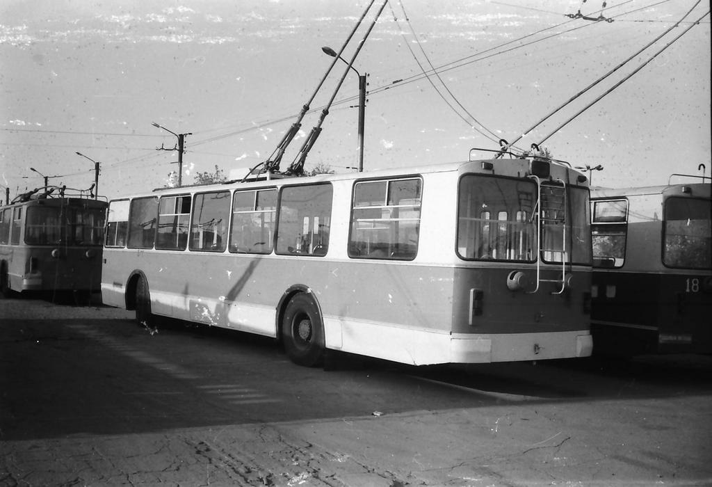 Караганда, ЗиУ-682В-012 [В0А] № 73; Караганда — Старые фотографии (до 2000 г.); Караганда — Троллейбусный парк