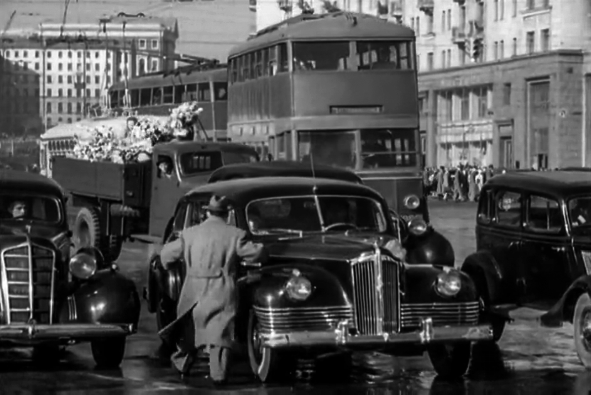 Moskau, YaTB-3 Nr. 1002; Moskau — Historical photos — Double-Decker trolleybuses (1937-1953); Moskau — Trolleybuses in the movies