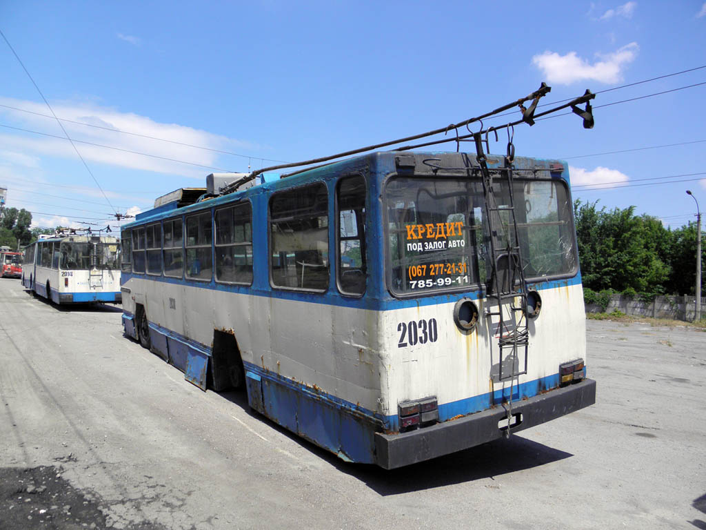 Днепр, ЮМЗ Т1Р (Т2П) № 2030; Днепр, ЗиУ-683В01 № 2014