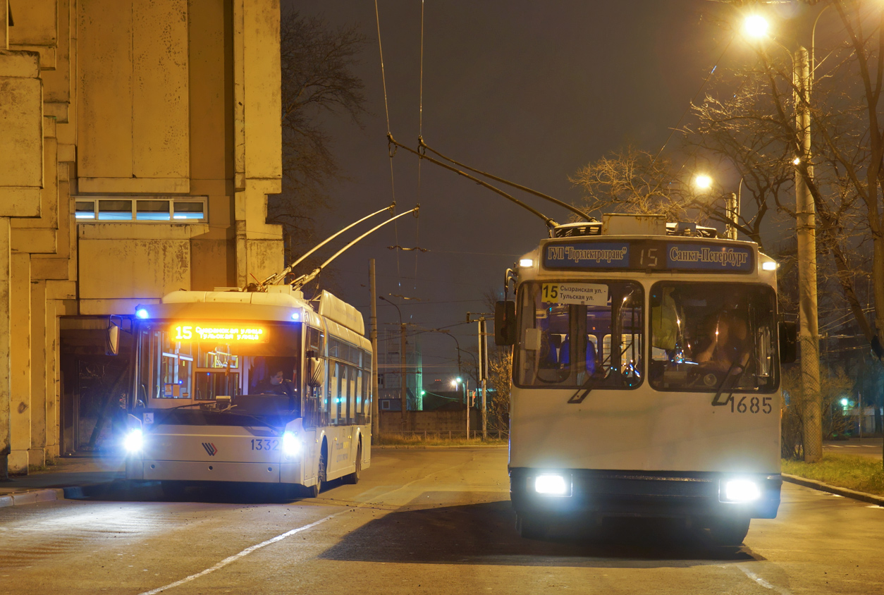 Санкт-Петербург, Тролза-5265.00 «Мегаполис» № 1332; Санкт-Петербург, АКСМ 101ПС № 1685