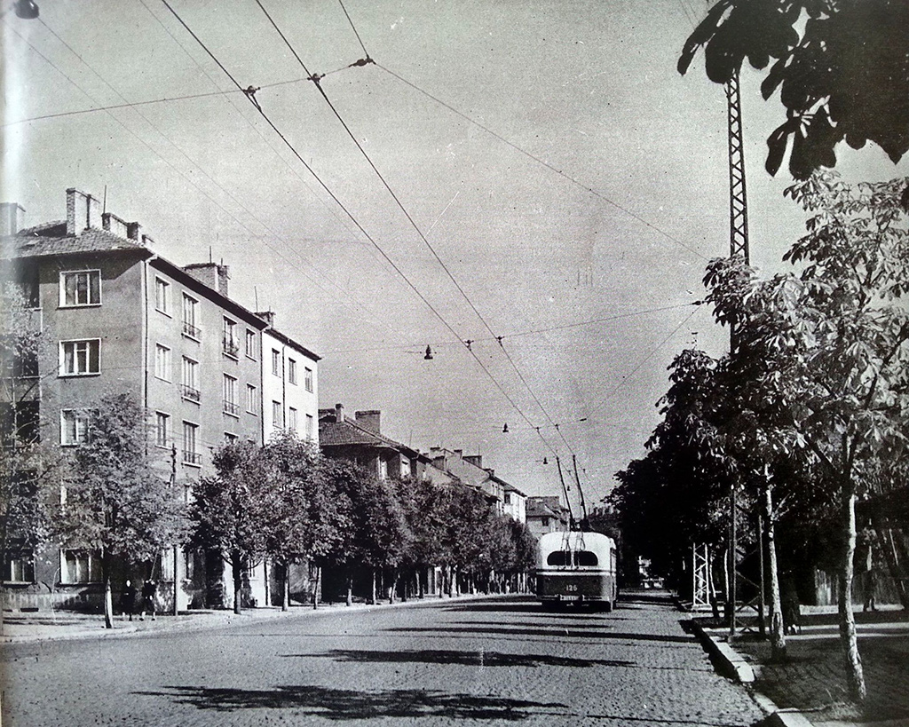 София, МТБ-82 № 126; София — Исторически снимки — Тролейбуси (1941–1989); София — Тролейбусна мрежа и инфраструктура
